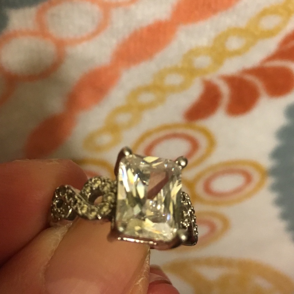 Beautiful ring! - Picture 5 of 7